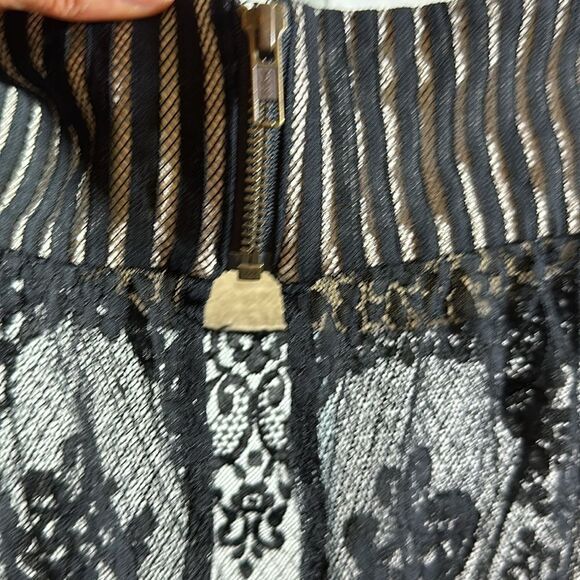 STONE COLD FOX Women's Sheer Floral Lace Off Shoulder Corset Top Black Size 1 - Picture 13 of 16